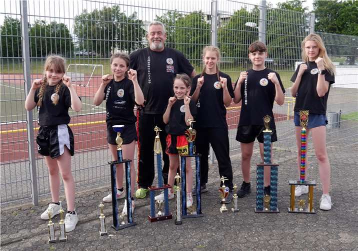 Insgesamt 6 Kickboxer von Tomburg Boxing Rheinbach kämpften erfolgreich bei der Internationalen Deutschen Meisterschaft der WMAC in Simmern.  Fotos: privat