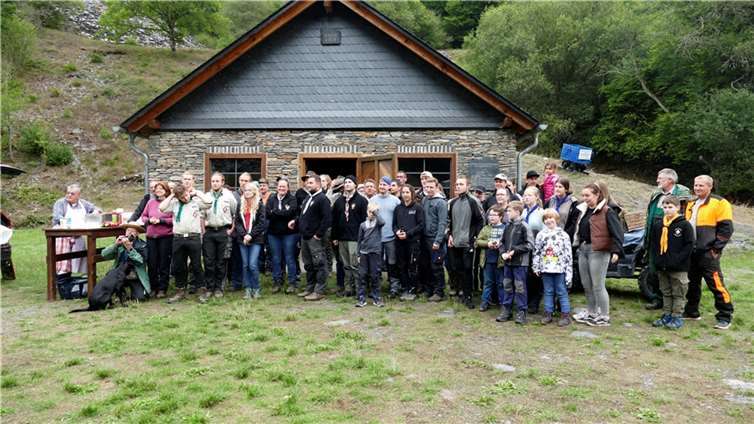 Insgesamt 65 Naturschützer und Naturschützerinnen haben mit ihrer Hilfe dazu beigetragen, dass das Natur- und Denkmalschutzgebiet Kaulenbachtal zwischen Leienkaul, Laubach und Müllenbach mit den riesigen Haldenflächen des ehemaligen Schieferbergbaus als Habitat für Flora und Fauna erhalten bleibt. Foto: privat