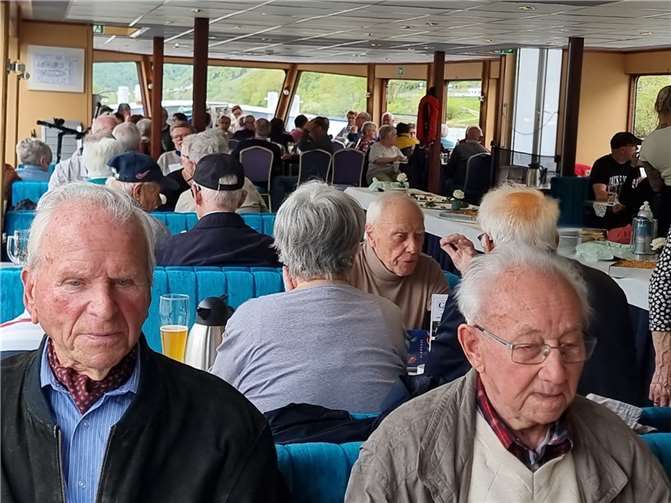 Insgesamt 68 Löfer und 22 Katteneser Mitbürgerinnen und Mitbürger nahmen die Einladung an und verbrachten ein paar schöne Stunden auf der Mosel. Fotos: Elke Lietz-Rörig