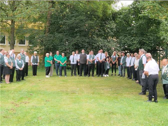 Insgesamt 8 Schützenvereine waren beim Schützenfest in Kripp dabei.  Foto: privat