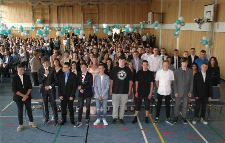 Insgesamt 94 Schüler konnten ihren Abschluss feiern. privat