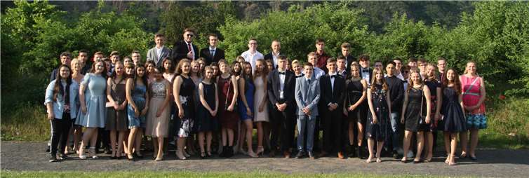 Insgesamt 97 Neunt- und Zehntklässler legten an der IGS Remagen erfolgreich ihren Abschluss ab. Foto: privat