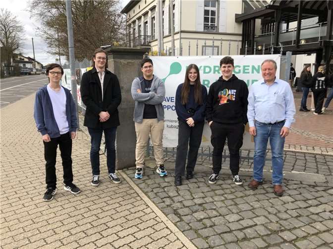 Insgesamt erlebten die Schüler, die über viele Jahre starkes und erfolgreiches MINT-Engagement an der Schule zeigten, mit ihrem Lehrer Wolfgang Schäfer beeindruckende und spannende Tage in Berlin. Quelle: Kurfürst-Balduin-Gymnasium