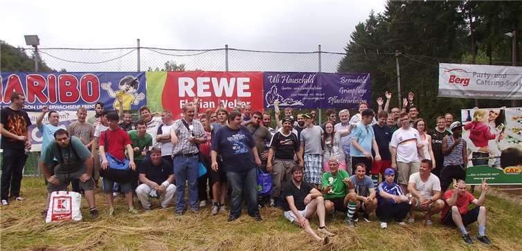 Insgesamt fünf Mannschaften mit rund 40 Spielern nahmen an dem Turnier teil.privat