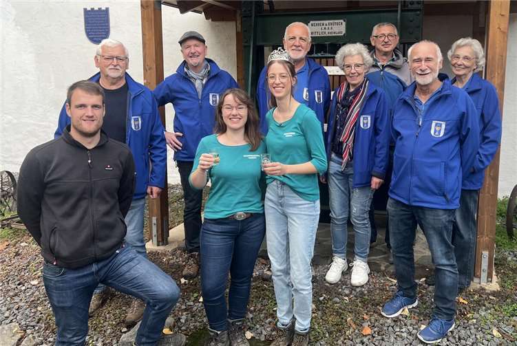 Insgesamt gab es während der sechs Kilometer langen Strecke fünf Stopps, an welchen Wein der Kobern-Gondorfer Winzer vorgestellt und bei schönen Ausblicken genossen wurde. Foto: privat