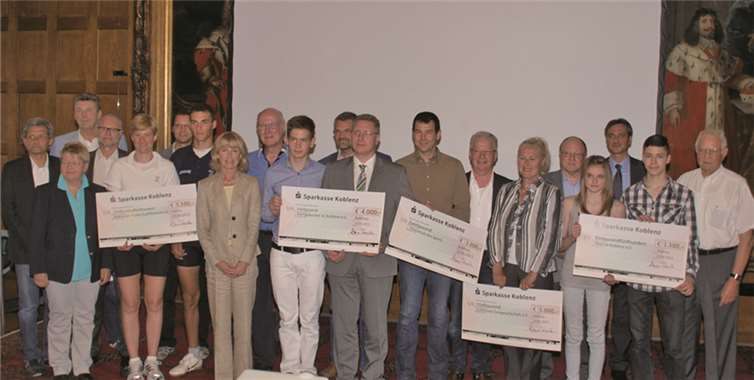 Insgesamt gingen 20.000 Euro an Koblenzer Sportvereine, überreicht im großen Rathaussaal.US