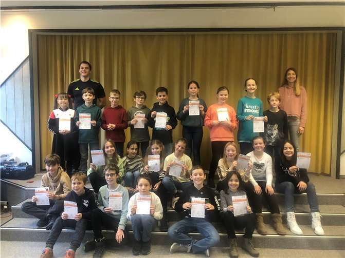 Insgesamt haben 24 Kinder das Deutsche Sportabzeichen erworben, davon 5 in Bronze, 10 in Silber und ganze 9 in Gold.  Foto: Grundschule Vallendar