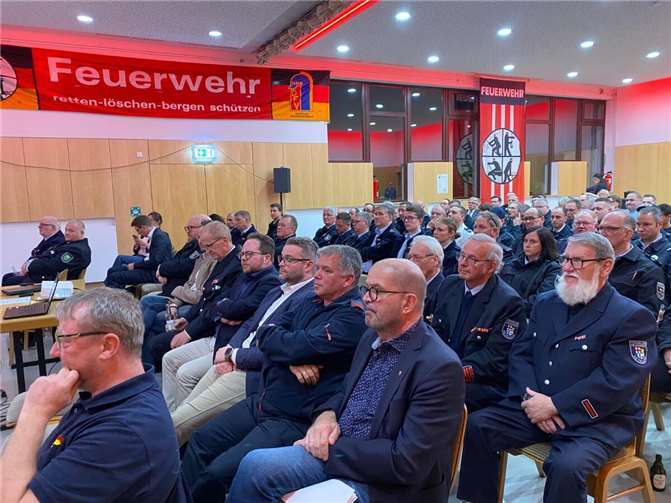 Insgesamt konnte der Vorsitzende Jens Nikolai 120 Gäste in seiner Heimatgemeinde begrüßen. Foto: Manuel Krautkrämer