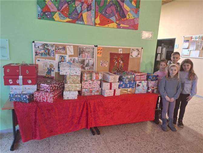 Insgesamt konnten 34 liebevoll gepackte Schuhkartons entgegengenommen werden. Foto: privat