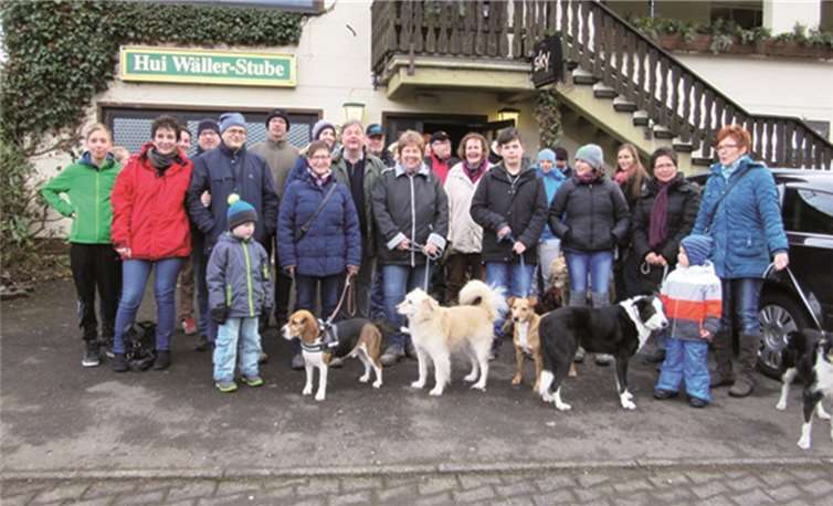 Insgesamt machten sich 35 Wanderfreunde bei schönem Winterwetter von Döttesfeld aus auf den Weg. privat