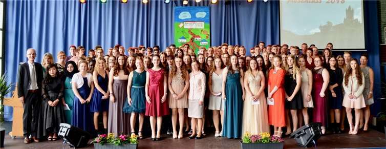 Insgesamt nahmen 113 Schülerinnen und Schüler im Rahmend der Entlassfeier ihre Zeugnisse entgegen. privat