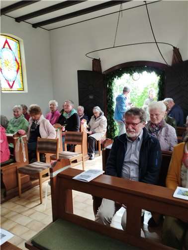 Insgesamt nahmen ca. 40 Besucher*innen an der Feier teil.  Foto: Christa Klaes