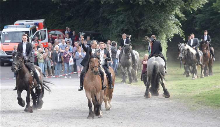 Insgesamt neun Teilnehmer nahmen in diesem Jahr am Wettritt teil und beendeten das Rennen ohne Blessuren.Fotos: FF