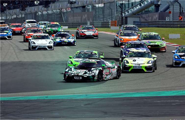 Insgesamt starteten 111 Fahrzeuge zur bei der 52. Adenauer ADAC-Rundstrecken-Trophy.Fotos: BURG