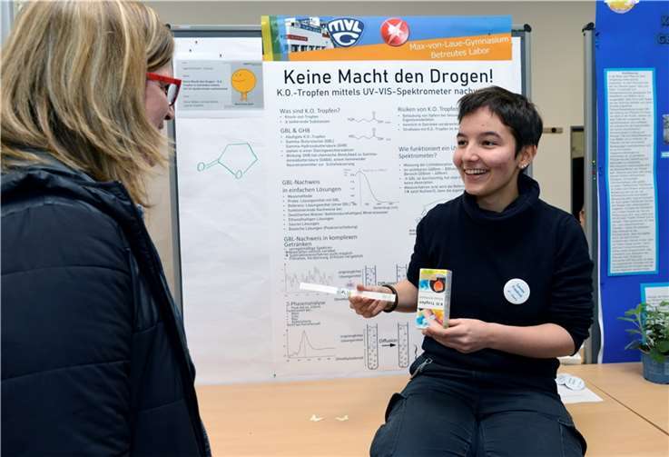 Insgesamt stellten 42 junge Forscherinnen und Forscher 22 Arbeiten vor. Foto: thyssenkrupp Rasselstein GmbH