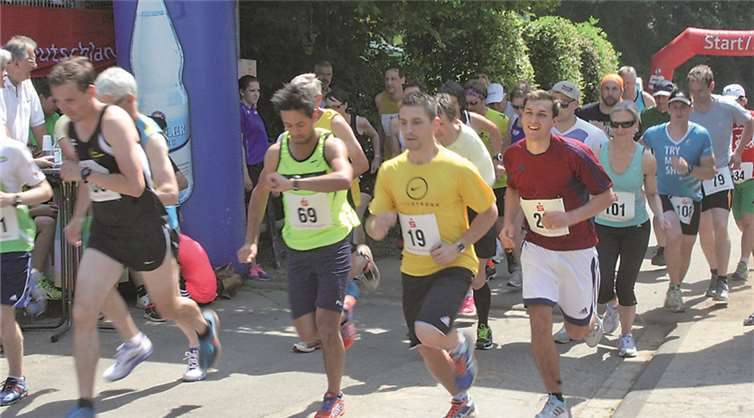 Insgesamt traten circa 120 Teilnehmer beim 17. Rheinecken Pfingstlauf an.
