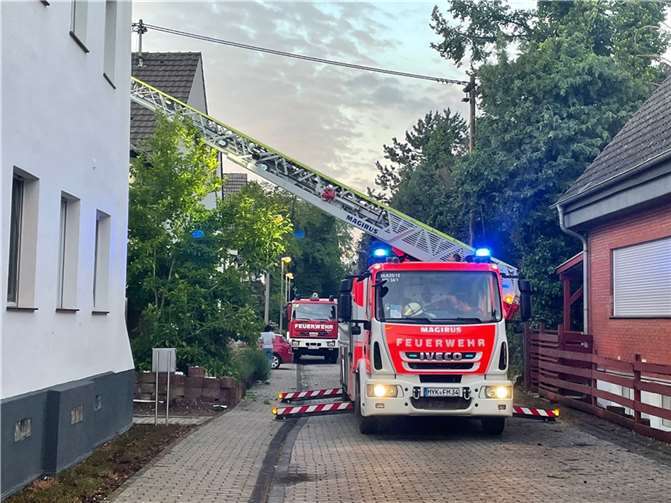 Insgesamt waren 18 Fahrzeuge und rund 80 Feuerwehrmänner und -frauen im Einsatz. Quellen: VG Weißenthurm
