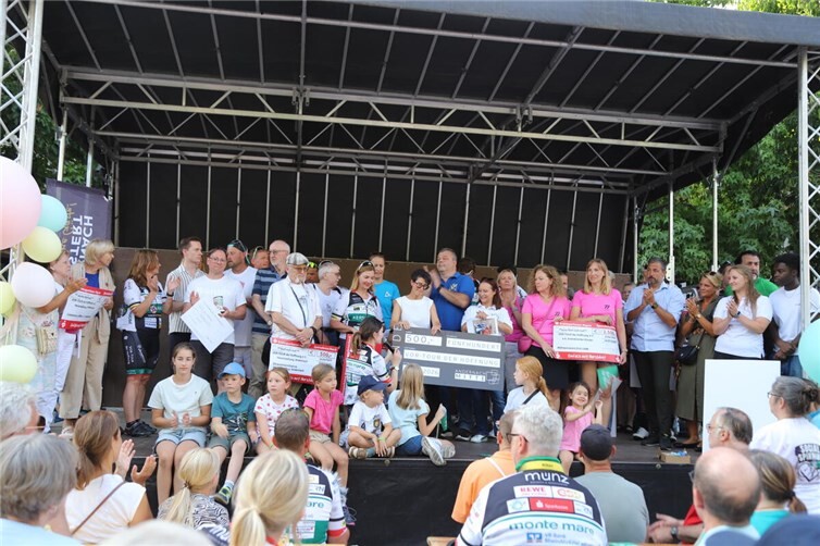Insgesamt wurden 68.285,20 Euro Spenden in Andernach übergeben.