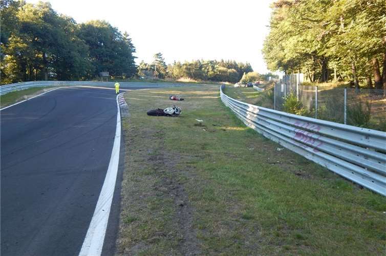 Insgesamt wurden drei Motorradfahrer bei dem Unfall auf der Nordschleife verletzt. Foto: Polizei