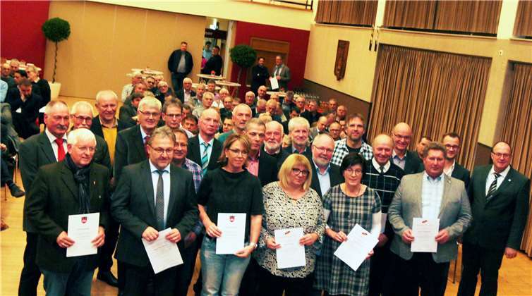 Insgesamt wurden über 170 verdiente Kommunalpolitiker ausgezeichnet.