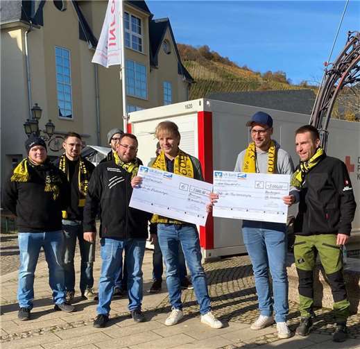 BVB-Fans helfen Flutbetroffenen Insgesamt wurden vom „Werrataler Gelbfieber“ 14.000 Euro gesammelt.