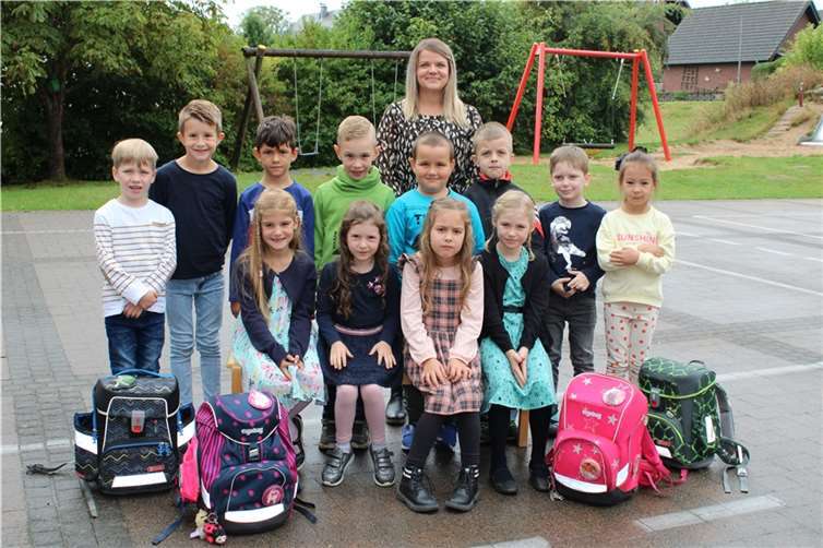 Insgesamt zwölf Jungs und Mädchen verstärken die Schulgemeinschaft der Grundschule in Brohl. Quelle: Jutta Kleinmann Fotografie