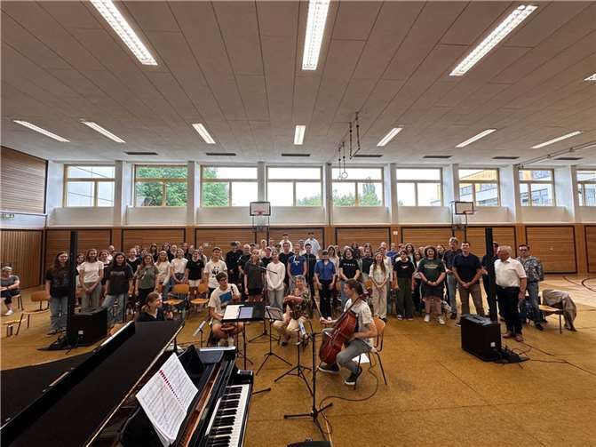 Inspirierende Chorproben am LMG: Dan Forrest und Johann van der Sandt beeindrucken. Quelle: LMG