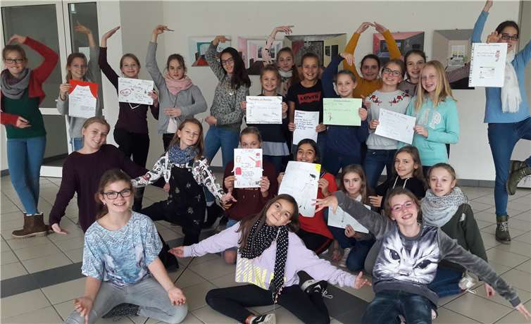 Inspiriert von der tollen Ballettaufführung posierten die Mädchen für ein Gruppenbild.privat