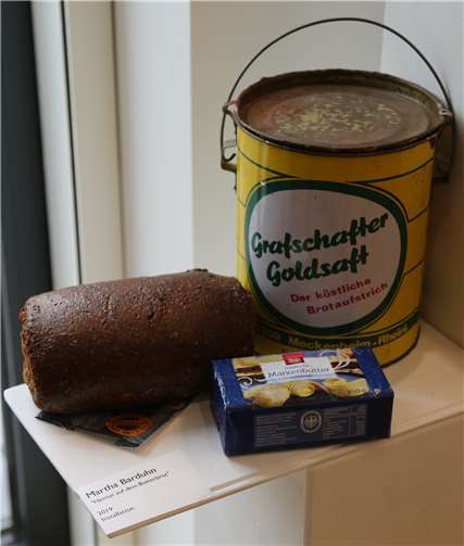 Installation von Martha Barduhn: „Heimat auf dem Butterbrot“.