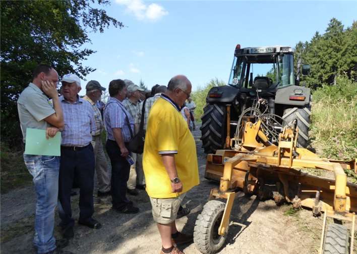 Instandsetzung von Wegen gehört zur Waldbewirtschaftung. privat