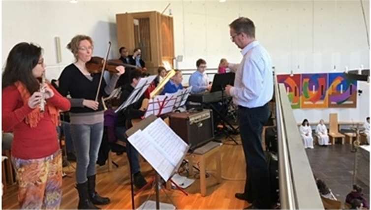 Instrumentalisten beim gemeinsamen Chorprojekt des Morenhovener und des Duisdorfer Chores unter Leitung von Ansgar Pöhler im Jahre 2016.privat