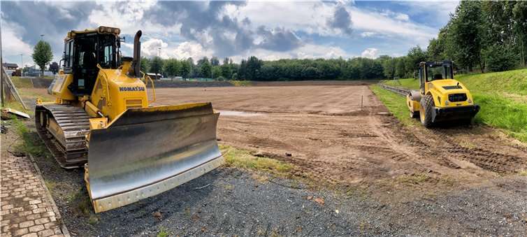 Intensiv wurde in den vergangenen Monaten der 1973 und 1974 erbaute Rasenplatz in Nentershausen saniert. In der ersten Jahreshälfte 2022 sollen hier wieder Fußballspiele stattfinden. Foto: Andreas Egenolf