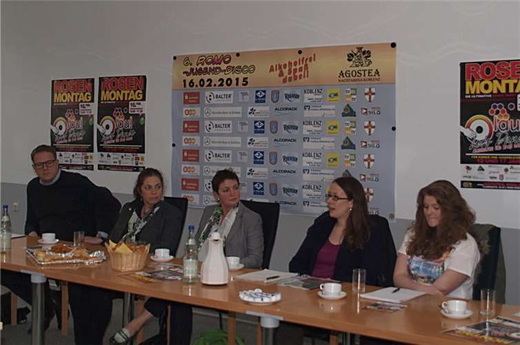 Intensive Ausführungen bei der Pressekonferenz zum Gesamtkonzept des RoMo-Zuges durch Koblenz.