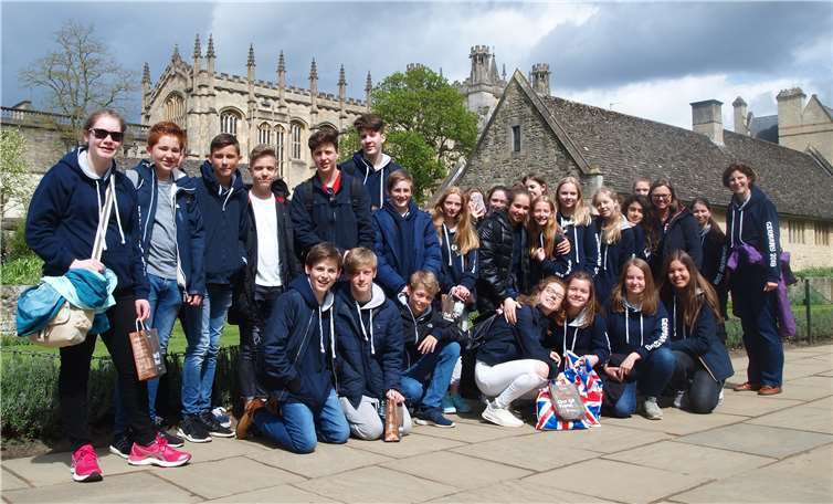 Intensive, erlebnisreiche Tage verbrachten die 15 Schülerinnen und Schüler des Calvarienberges bei ihren englischen Austauschpartnern.privat