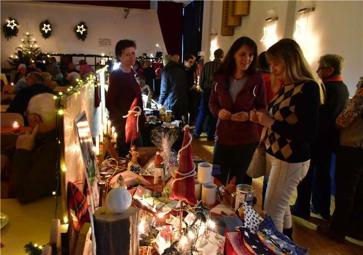 Interessante Dinge boten etwa 20 Händler beim Oberhonnefelder Weihnachtsmarkt an.