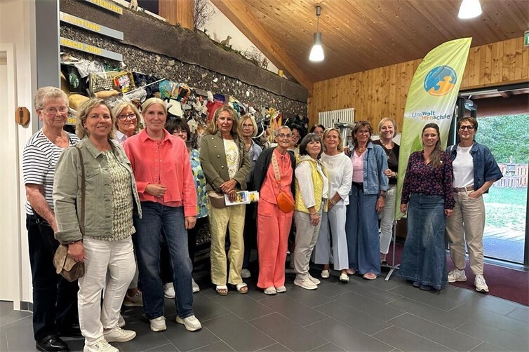 Interessante Einblicke und gute Stimmung: Die UnternehmerFrauen im Handwerk beim Sommerausflug im Abfallwirtschaftszentrum Niederzissen.