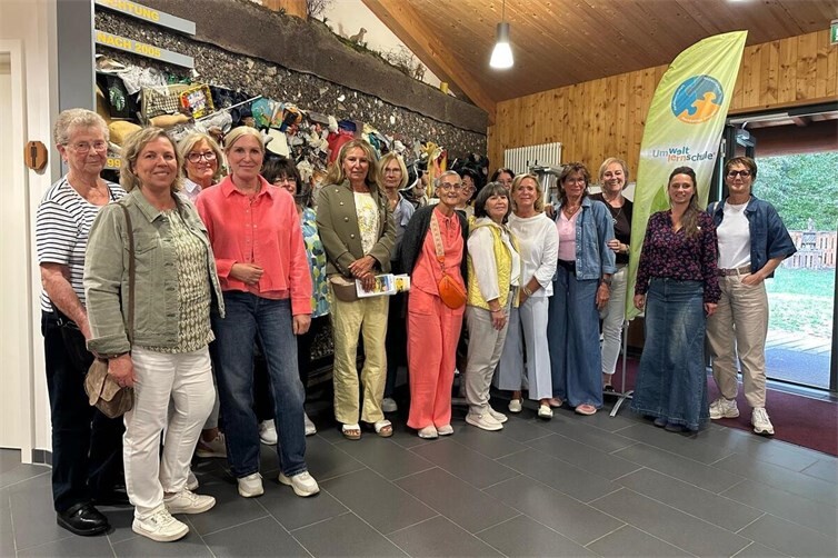 Interessante Einblicke und gute Stimmung: Die UnternehmerFrauen im Handwerk beim Sommerausflug im Abfallwirtschaftszentrum Niederzissen.