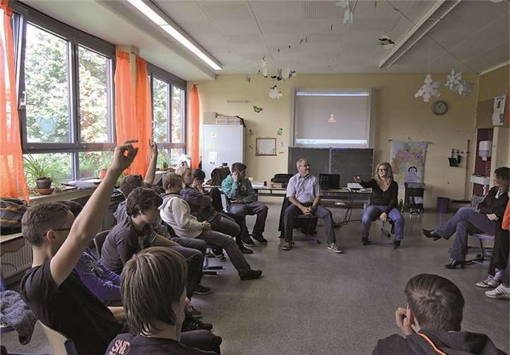 Interessiert arbeiteten die Jugendlichen heraus, wie Zivilcourage aussehen kann.  Privat