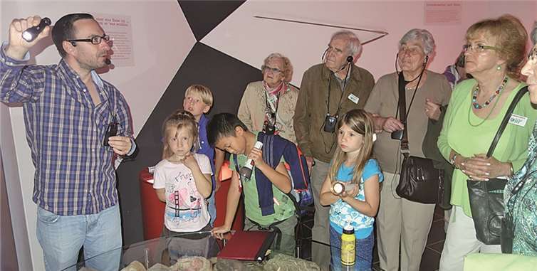 Interessiert folgten die Teilnehmer den interessanten Ausführungen der Führung. Spontaner Kommentar von Erika Schulze (obere Reihe, 1. von links): „So gut wie heute habe ich noch nie gehört!“ privat