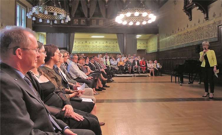 Interessiert lauschte das Publikum den von Barbara Harnischfeger gegebenen Erläuterungen zu den Musikstücken.BSB