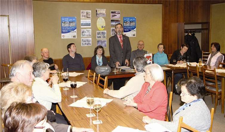 Interessiert lauschten die Mitglieder den Ausführungen des Vorsitzenden.AB