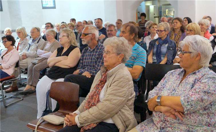 Interessiert verfolgten die Zuhörer die neuen Erkenntnisse zur Heimatgeschichte im Kardener Stiftsmuseum. Fotos: -TT-