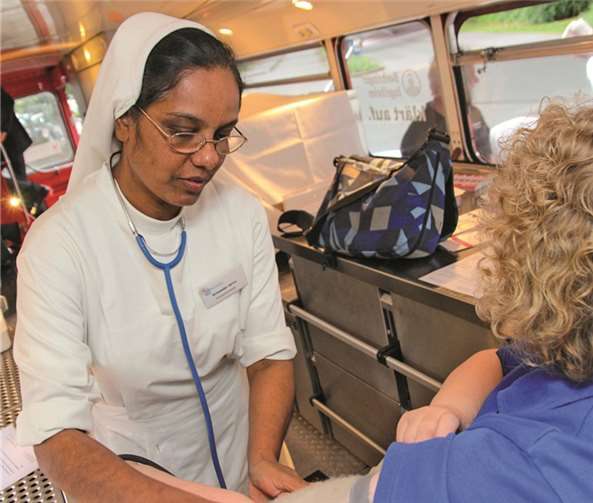 Interessierte Bürger konnten sich unter anderem den Blutdruck messen lassen.