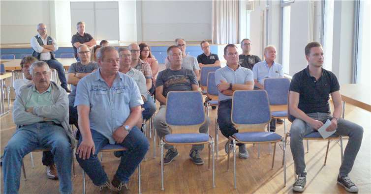 Interessierte Bürgerinnen und Bürger kamen zur Info-Veranstaltung in die Rosenthalhalle nach Binningen. Fotos: -TT-