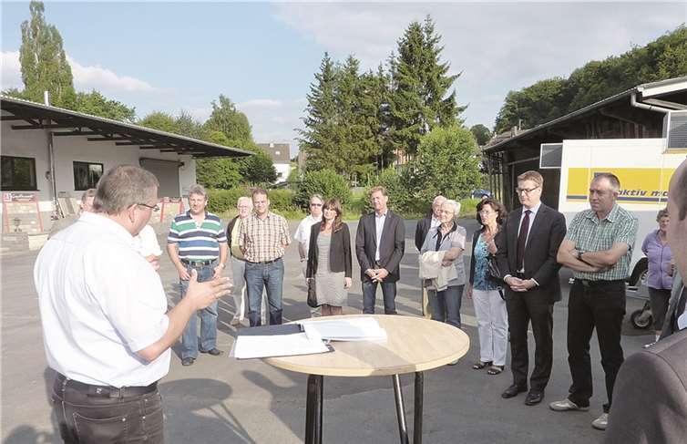 Interessierte Kempenicher Bürgerinnen und Bürger trafen sich zur Ortsbesichtigung. privat