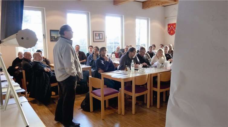 Interessierte Segelflieger beim Sicherheitsseminar mit Referent Mario Wichmann. privat