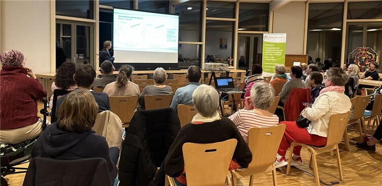 Interessierte Teilnehmende beim Vortragsabend