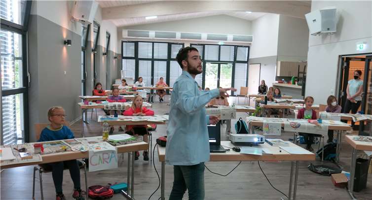 Interessierte angehende Künstler. Fotos: Jugendpflege der VG Selters