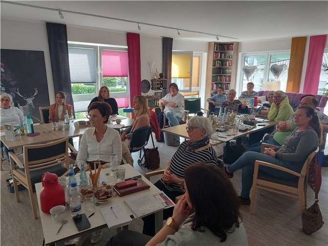 Interessiertes Zuhören beim „Letzte Hilfe Kurs“. Foto: privat