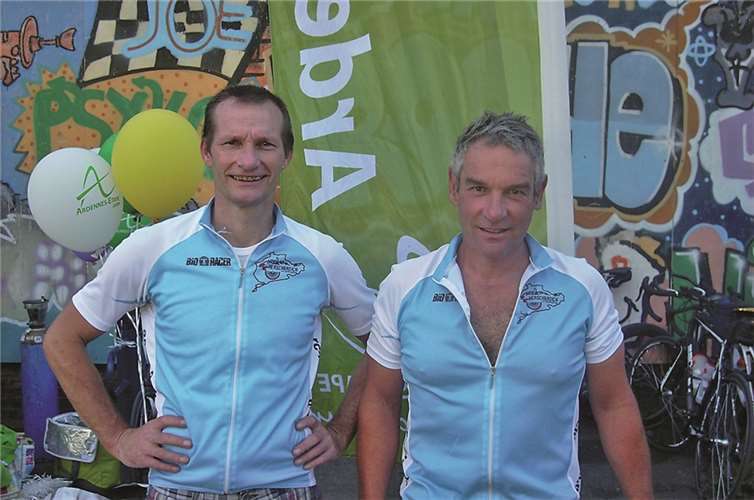 International unterwegs: Andreas Simon (links) aus Kelberg und Egon Breuer aus Schuld.privat